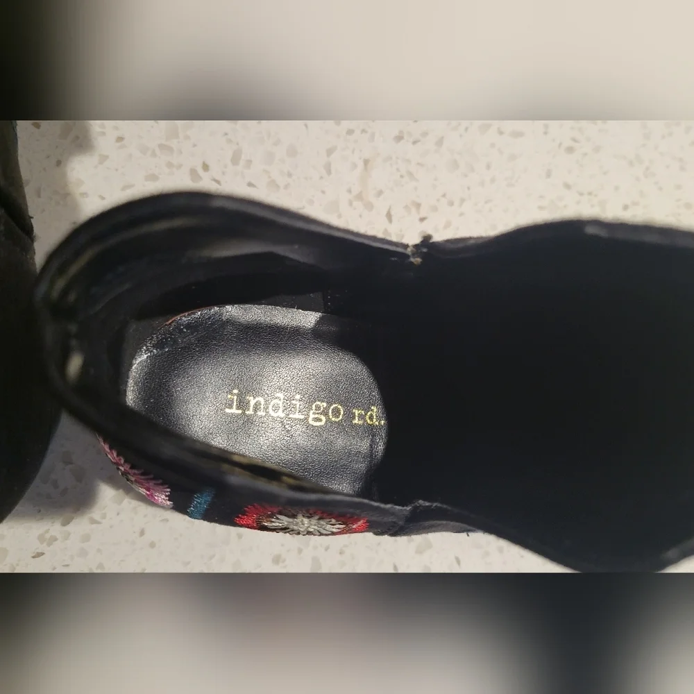 Indigo Rd. Embroidered Black Ankle Boots | Size 6 - Picture 4 of 6